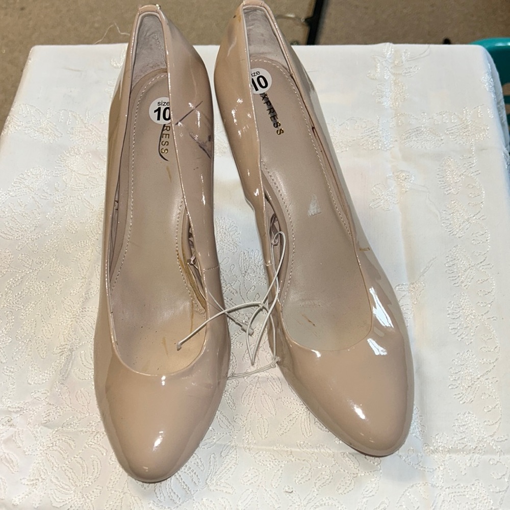 Express Women’s Nude Heals Size 10